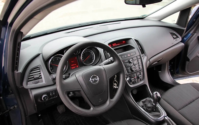 Opel Astra cena 16900 przebieg: 204000, rok produkcji 2011 z Gostynin małe 781